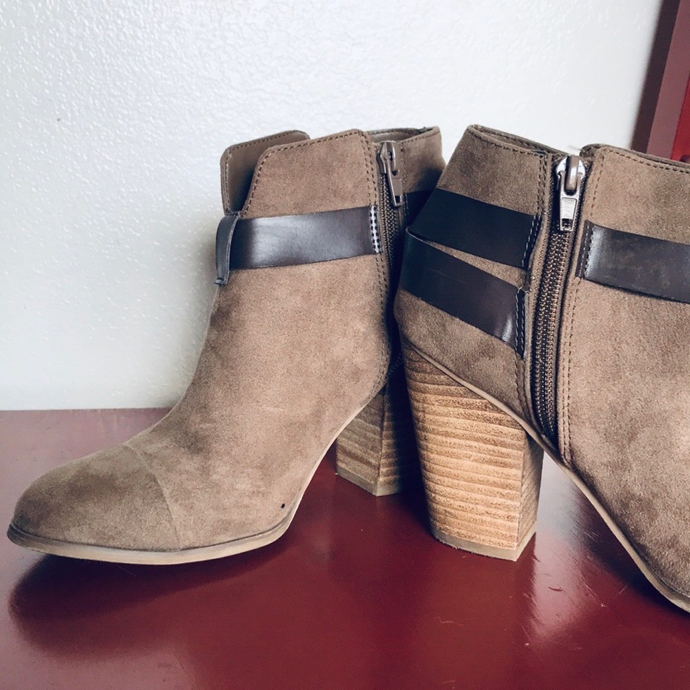 Carlos by Carlos Santana brown and tan ankle boots - Picture 4 of 8